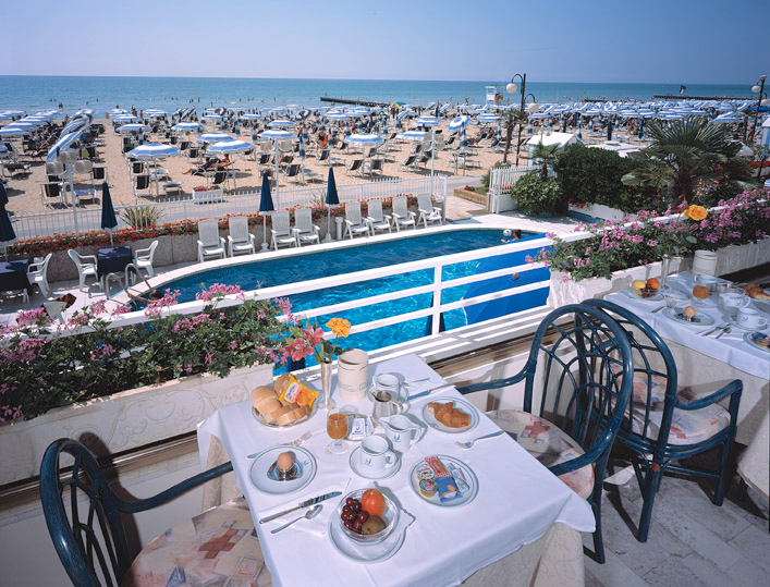 Albergo Hotel Con Piscina Riscaldata A Jesolo Hotel